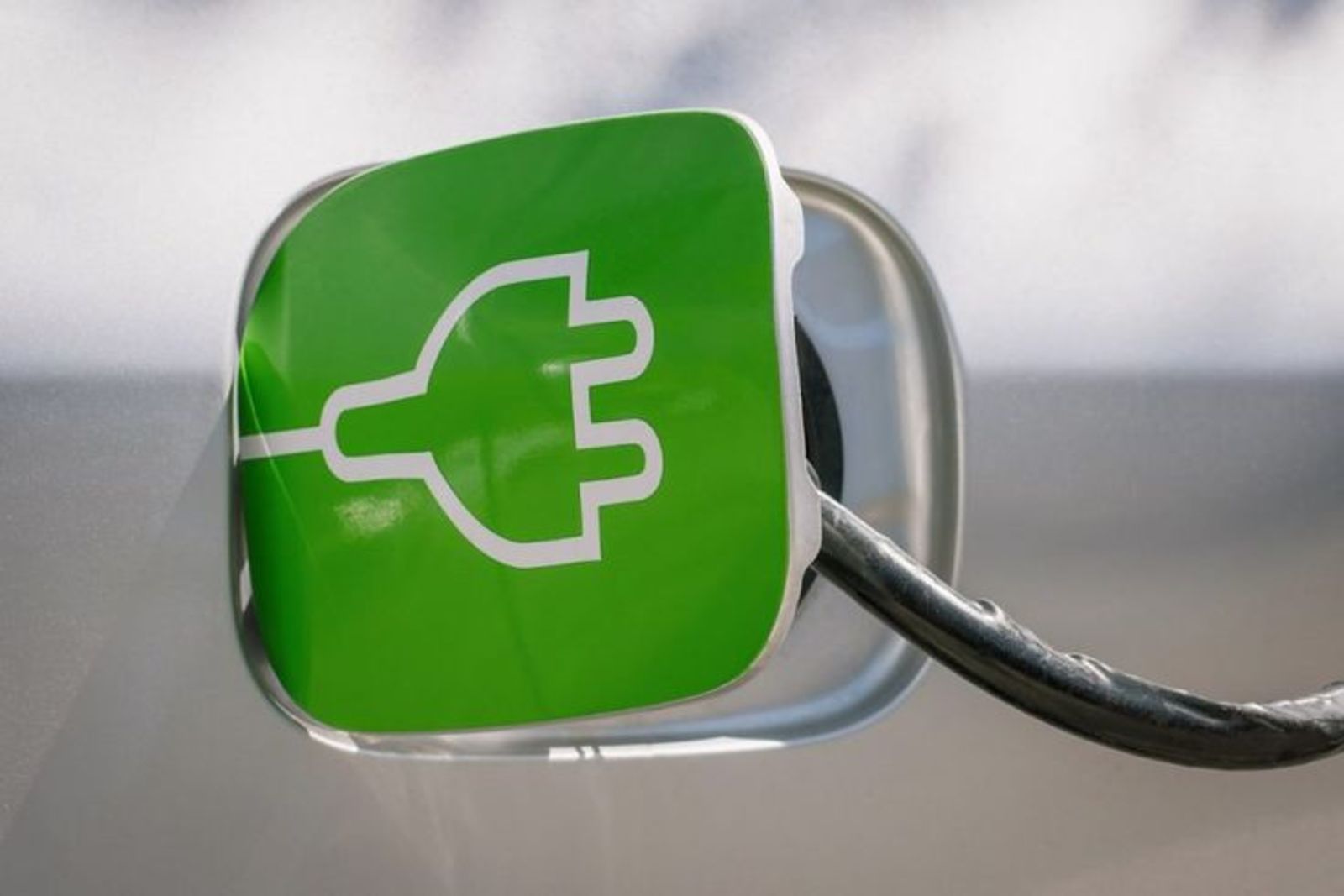 Guidicar - Auto elettriche, come cambia l’autonomia in estate?