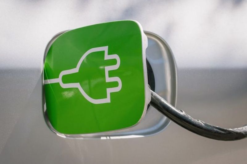 GuidiCar - Auto elettriche, come cambia l’autonomia in estate?