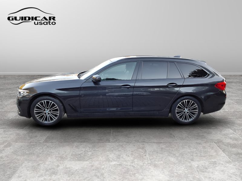 GuidiCar - BMW Serie 5 2020 520d Touring mhev 48V xdrive Luxury auto Usato