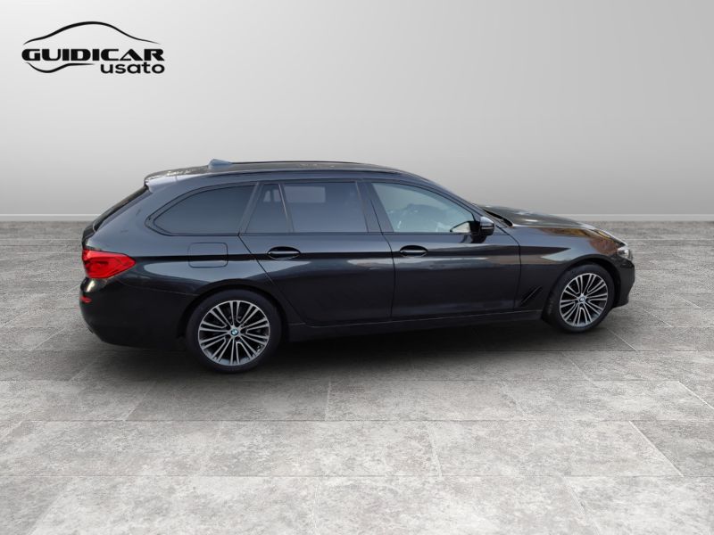 GuidiCar - BMW Serie 5 2020 520d Touring mhev 48V xdrive Luxury auto Usato
