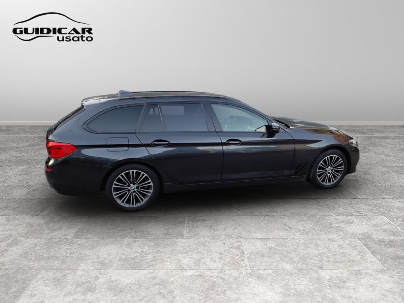 GuidiCar - BMW Serie 5 2020 520d Touring mhev 48V xdrive Luxury auto Usato