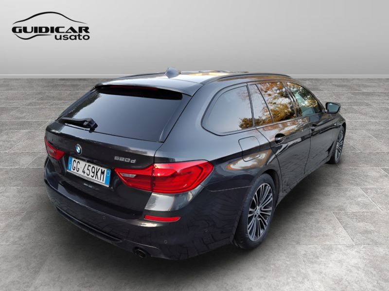 GuidiCar - BMW Serie 5 2020 520d Touring mhev 48V xdrive Luxury auto Usato