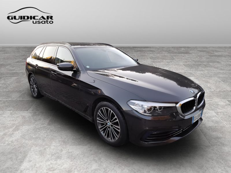GuidiCar - BMW Serie 5 2020 520d Touring mhev 48V xdrive Luxury auto Usato