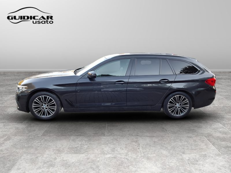 GuidiCar - BMW Serie 5 2020 520d Touring mhev 48V xdrive Luxury auto Usato