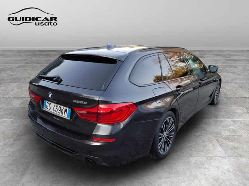 GuidiCar - BMW Serie 5 2020 520d Touring mhev 48V xdrive Luxury auto Usato