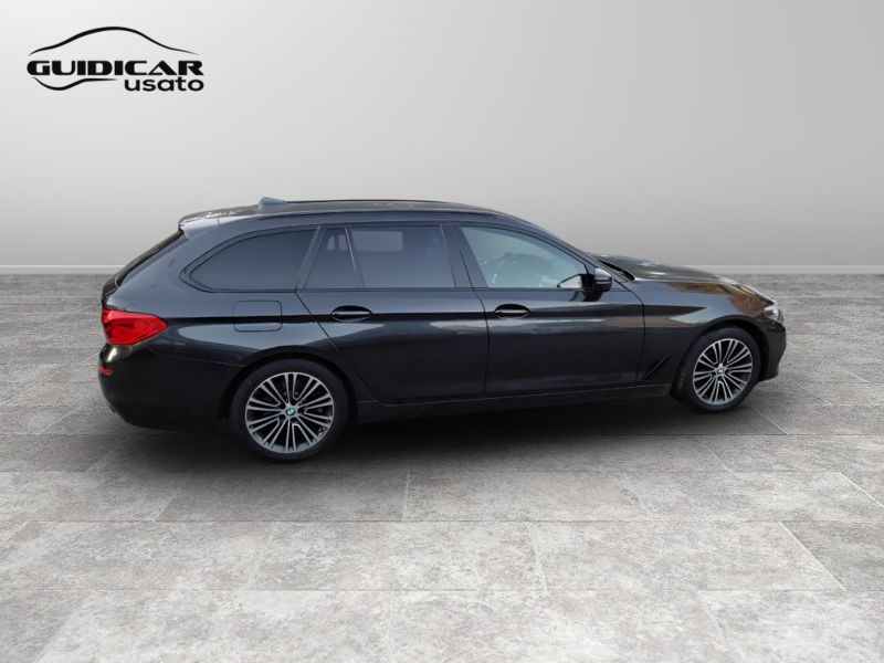 GuidiCar - BMW Serie 5 2020 520d Touring mhev 48V xdrive Luxury auto Usato