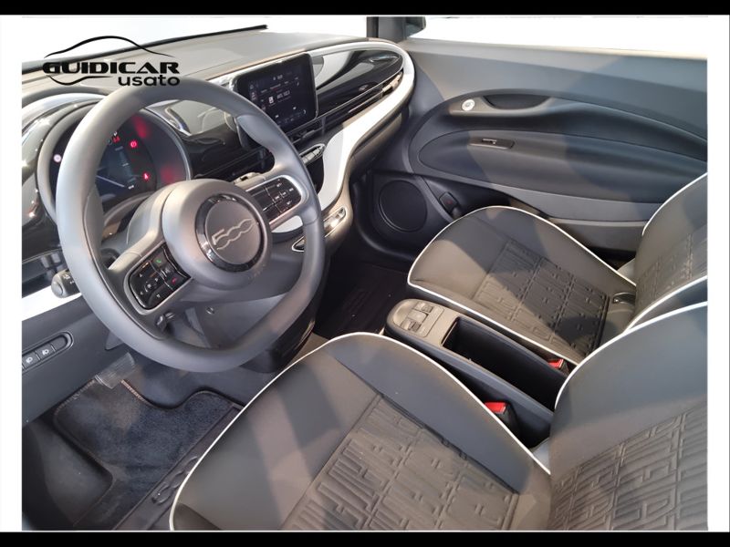 GuidiCar - FIAT 500 2024 500e 42 kWh La Prima Usato