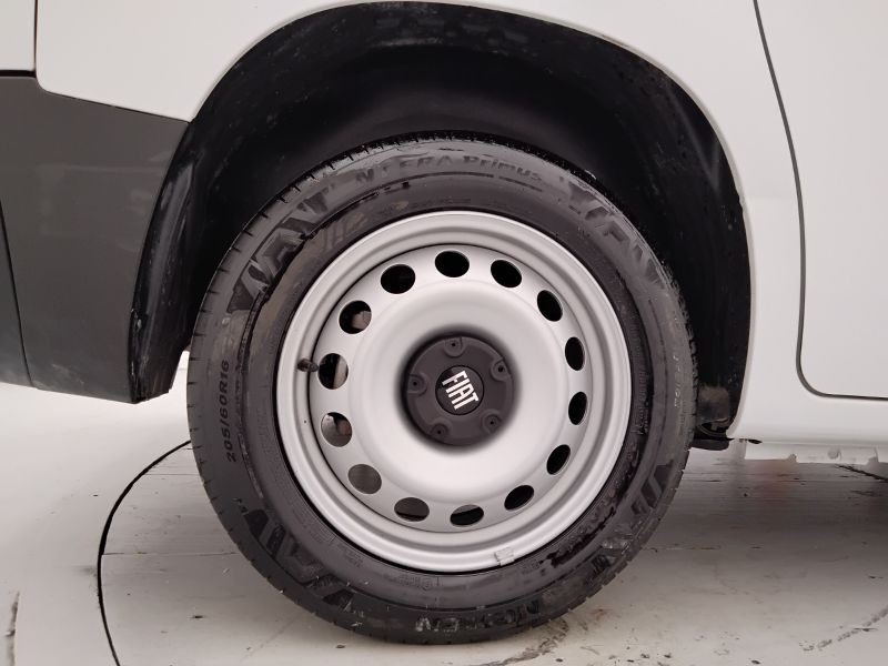 GuidiCar - FIAT Doblo 2024 Doblo van 1.5 bluehdi 130cv CH1 Usato