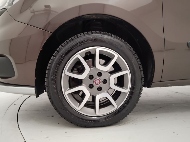 GuidiCar - FIAT Doblo 2016 Doblo 1.6 mjt 16v Trekking 120cv 7p.ti Usato