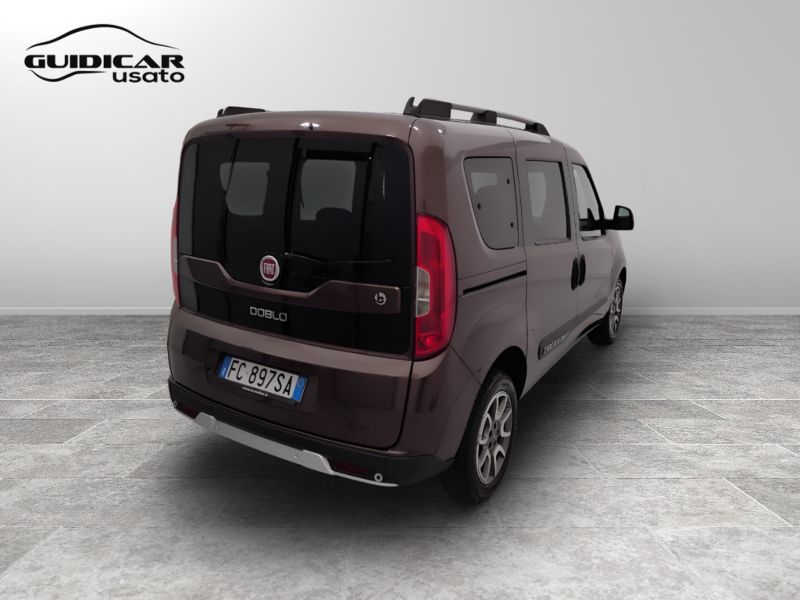 GuidiCar - FIAT Doblo 2016 Doblo 1.6 mjt 16v Trekking 120cv 7p.ti Usato
