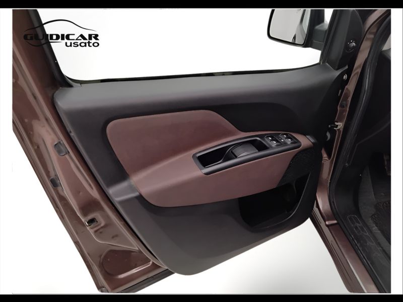 GuidiCar - FIAT Doblo 2016 Doblo 1.6 mjt 16v Trekking 120cv 7p.ti Usato