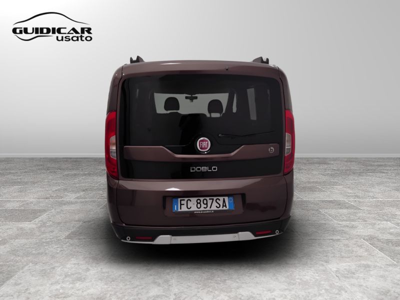 GuidiCar - FIAT Doblo 2016 Doblo 1.6 mjt 16v Trekking 120cv 7p.ti Usato