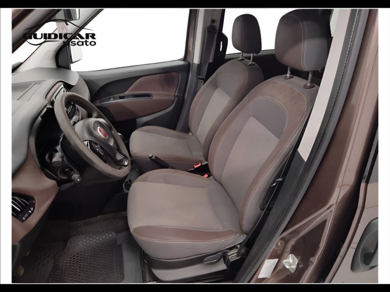GuidiCar - FIAT Doblo 2016 Doblo 1.6 mjt 16v Trekking 120cv 7p.ti Usato