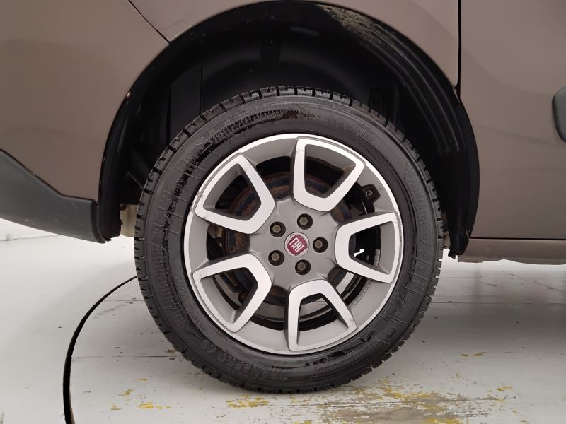 GuidiCar - FIAT Doblo 2016 Doblo 1.6 mjt 16v Trekking 120cv 7p.ti Usato