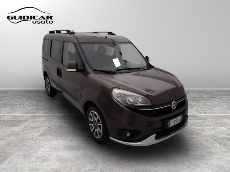 GuidiCar - FIAT Doblo 2016 Doblo 1.6 mjt 16v Trekking 120cv 7p.ti Usato