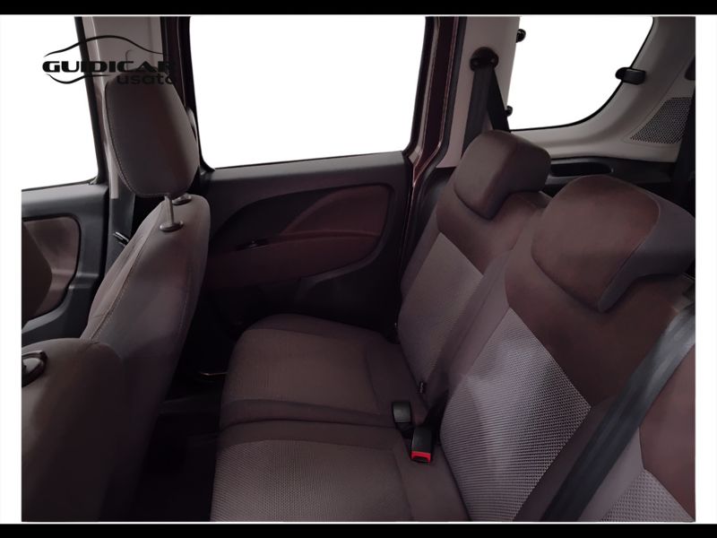 GuidiCar - FIAT Doblo 2016 Doblo 1.6 mjt 16v Trekking 120cv 7p.ti Usato