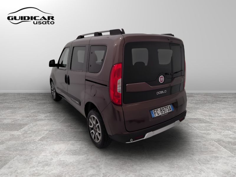 GuidiCar - FIAT Doblo 2016 Doblo 1.6 mjt 16v Trekking 120cv 7p.ti Usato