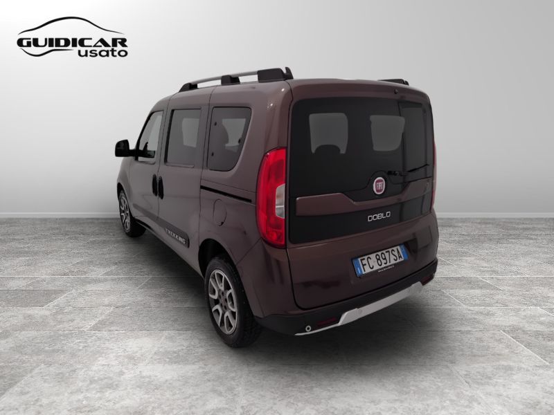 GuidiCar - FIAT Doblo 2016 Doblo 1.6 mjt 16v Trekking 120cv 7p.ti Usato