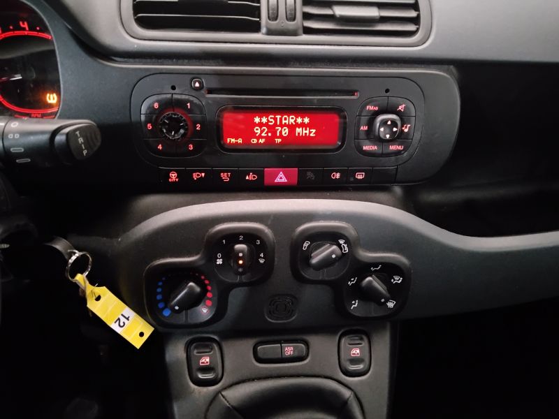 GuidiCar - FIAT Panda 2016 Panda 1.2 Lounge 69cv Usato