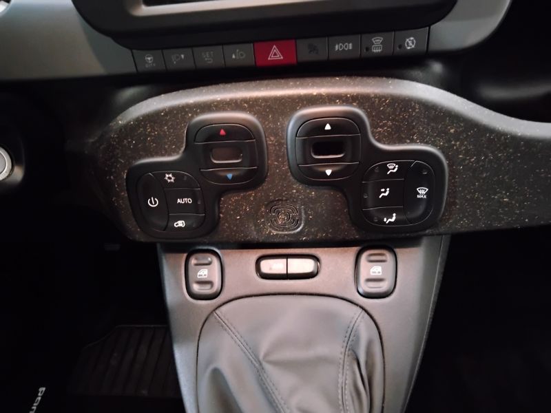 GuidiCar - FIAT Panda 2022 Panda 0.9 t.air t. City Cross 4x4 s&s 85cv 5p.ti Usato