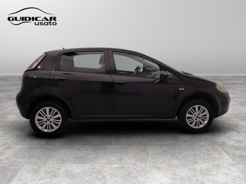 GuidiCar - FIAT Punto 2011 Punto Evo 1.4 natural power Dynamic 70cv 5p Usato