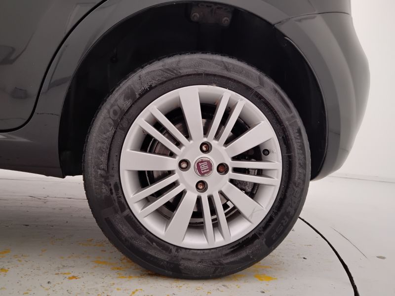 GuidiCar - FIAT Punto 2011 Punto Evo 1.4 natural power Dynamic 70cv 5p Usato