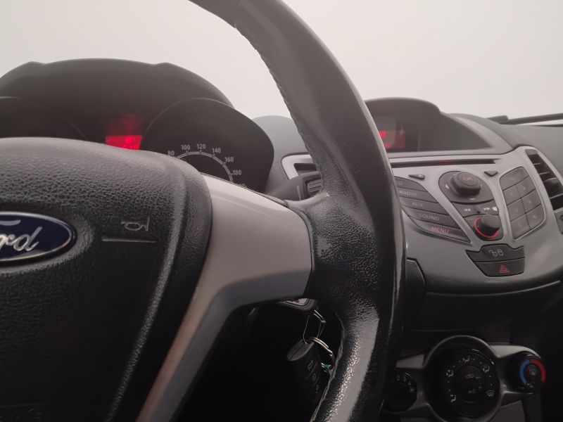 GuidiCar - FORD Fiesta 2011 Fiesta 1.2 16v + c/esp 82cv 5p E5 Usato