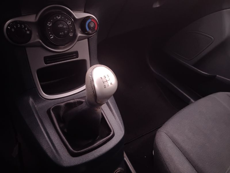 GuidiCar - FORD Fiesta 2011 Fiesta 1.2 16v + c/esp 82cv 5p E5 Usato