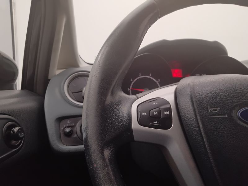 GuidiCar - FORD Fiesta 2011 Fiesta 1.2 16v + c/esp 82cv 5p E5 Usato