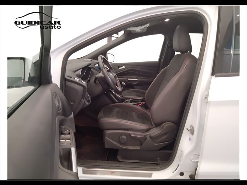 GuidiCar - FORD Kuga 2018 Kuga 2.0 tdci ST-Line s&s awd 180cv Usato