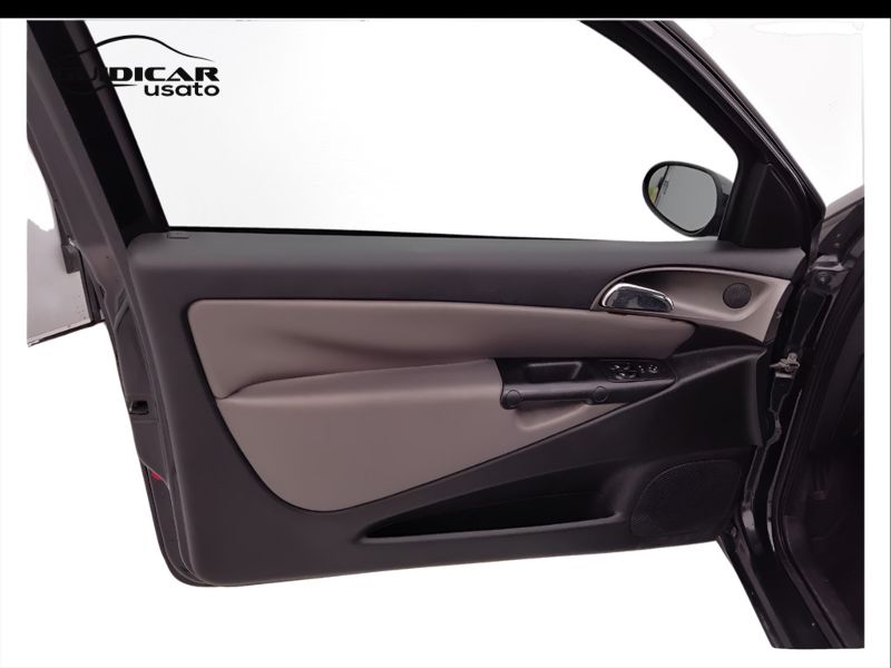 GuidiCar - LANCIA Ypsilon 2004 Ypsilon 1.3 mjt Oro Usato