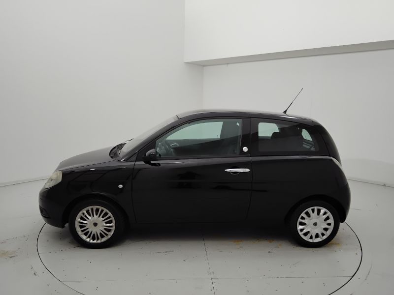 GuidiCar - LANCIA Ypsilon 2009 Ypsilon 1.4 8v New Oro (oro) ecochic Gpl Usato