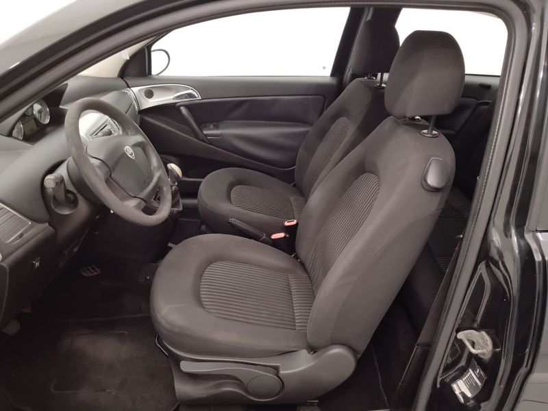 GuidiCar - LANCIA Ypsilon 2009 Ypsilon 1.4 8v New Oro (oro) ecochic Gpl Usato