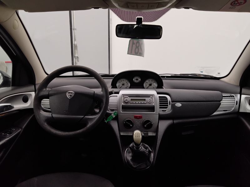 GuidiCar - LANCIA Ypsilon 2009 Ypsilon 1.4 8v New Oro (oro) ecochic Gpl Usato
