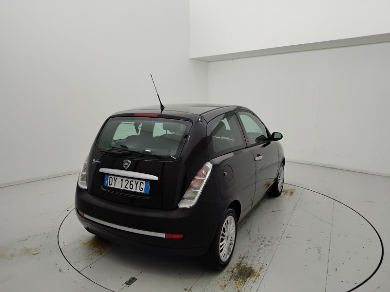 GuidiCar - LANCIA Ypsilon 2009 Ypsilon 1.4 8v New Oro (oro) ecochic Gpl Usato
