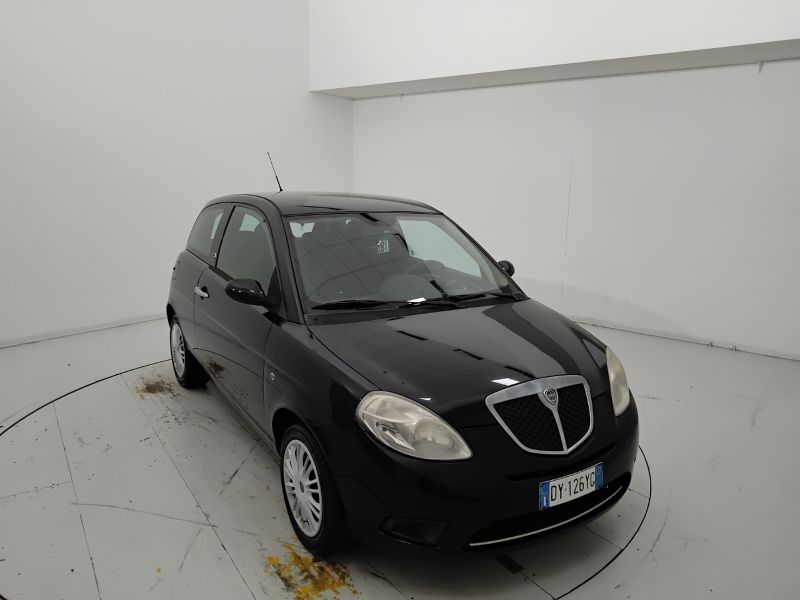 GuidiCar - LANCIA Ypsilon 2009 Ypsilon 1.4 8v New Oro (oro) ecochic Gpl Usato