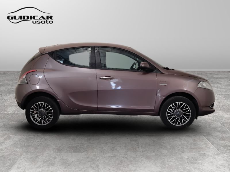 GuidiCar - LANCIA Ypsilon 2014 Ypsilon 0.9 t.air Elle ecochic metano 80cv Usato