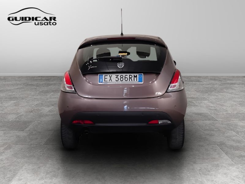 GuidiCar - LANCIA Ypsilon 2014 Ypsilon 0.9 t.air Elle ecochic metano 80cv Usato