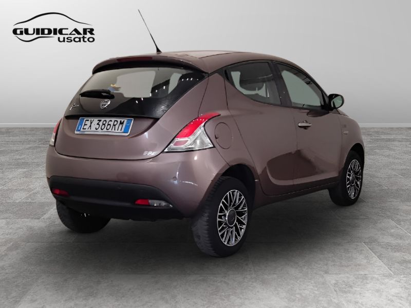 GuidiCar - LANCIA Ypsilon 2014 Ypsilon 0.9 t.air Elle ecochic metano 80cv Usato