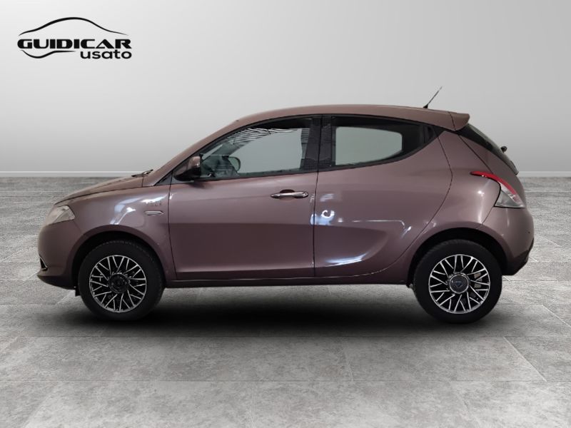 GuidiCar - LANCIA Ypsilon 2014 Ypsilon 0.9 t.air Elle ecochic metano 80cv Usato