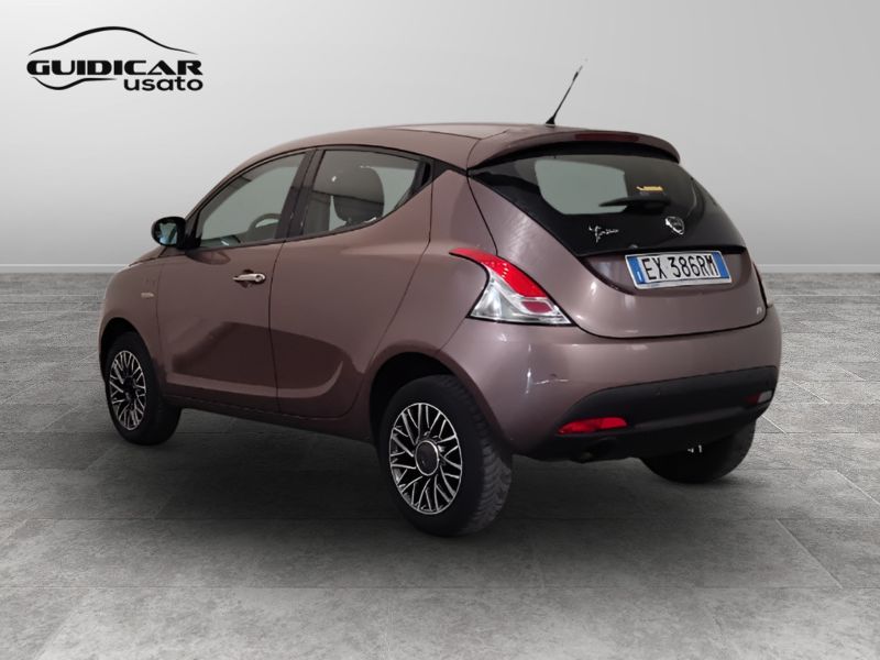 GuidiCar - LANCIA Ypsilon 2014 Ypsilon 0.9 t.air Elle ecochic metano 80cv Usato