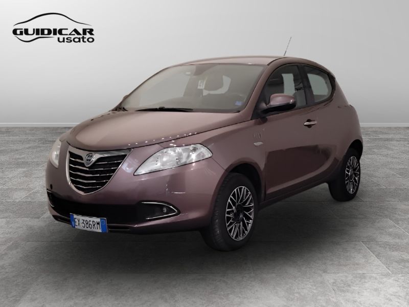 GuidiCar - LANCIA Ypsilon 2014 Ypsilon 0.9 t.air Elle ecochic metano 80cv Usato