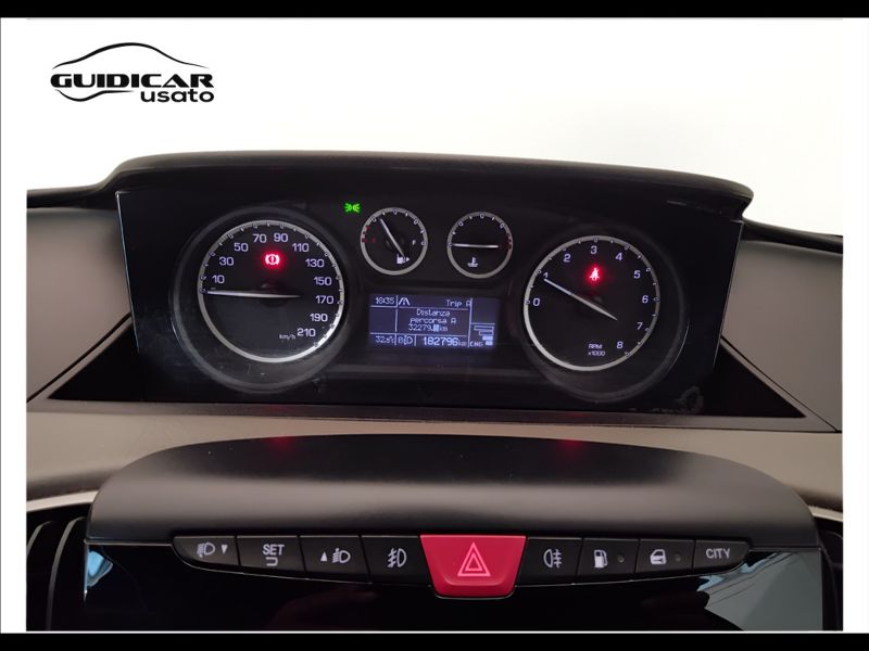 GuidiCar - LANCIA Ypsilon 2014 Ypsilon 0.9 t.air Elle ecochic metano 80cv Usato