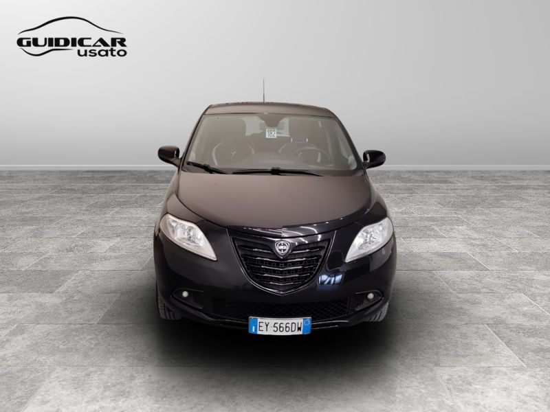 GuidiCar - LANCIA Ypsilon 2015 Ypsilon 0.9 t.air Silver ecochic metano 80cv E6 Usato