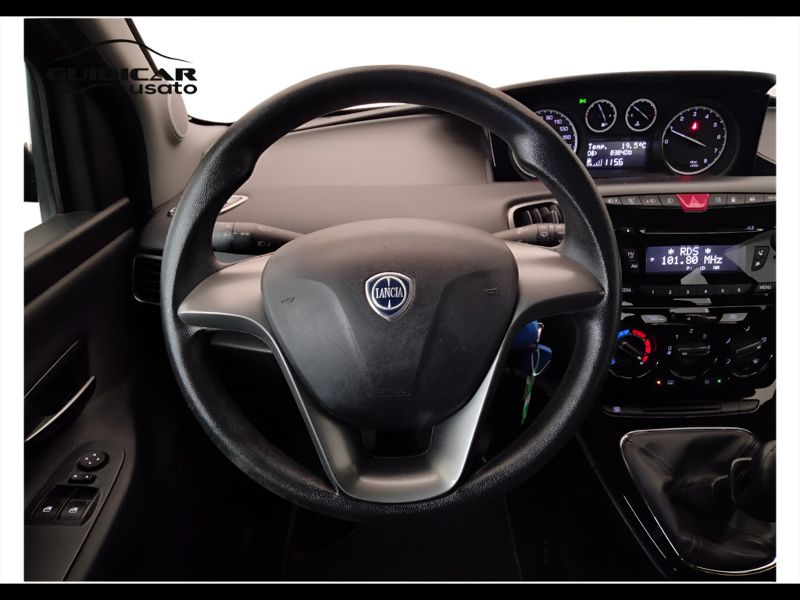 GuidiCar - LANCIA Ypsilon 2015 Ypsilon 0.9 t.air Silver ecochic metano 80cv E6 Usato