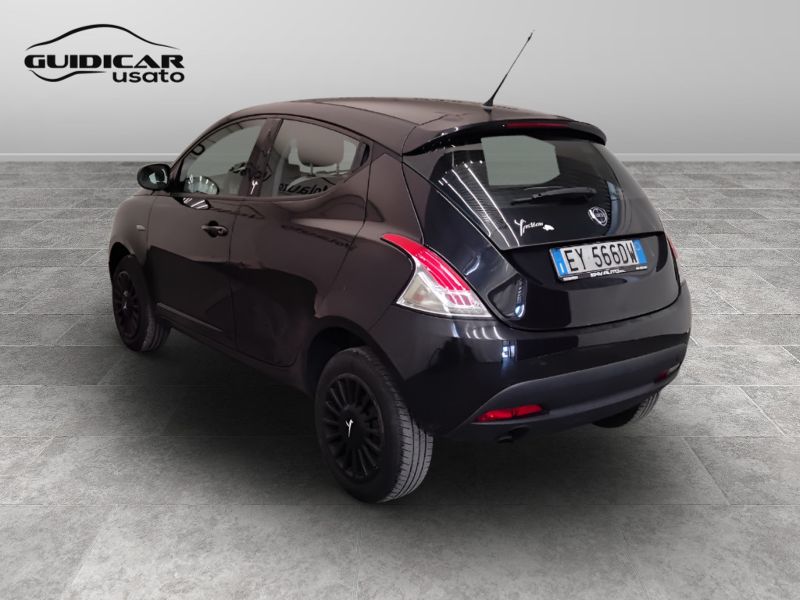 GuidiCar - LANCIA Ypsilon 2015 Ypsilon 0.9 t.air Silver ecochic metano 80cv E6 Usato