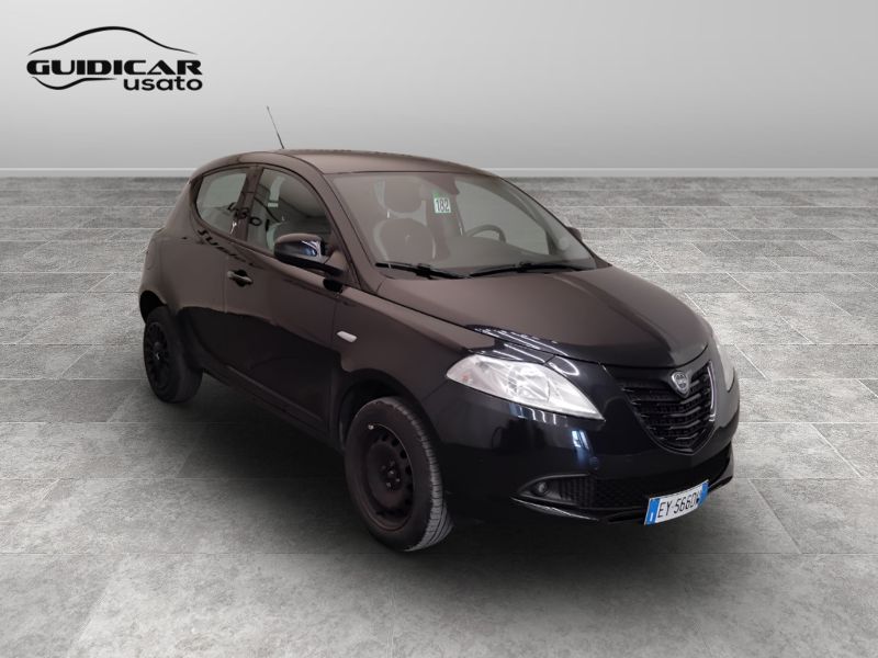 GuidiCar - LANCIA Ypsilon 2015 Ypsilon 0.9 t.air Silver ecochic metano 80cv E6 Usato