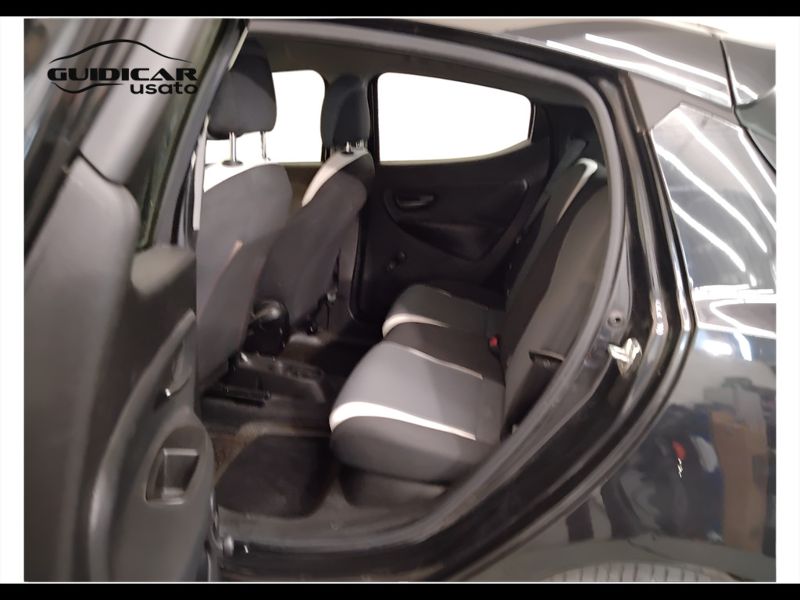 GuidiCar - LANCIA Ypsilon 2015 Ypsilon 0.9 t.air Silver ecochic metano 80cv E6 Usato