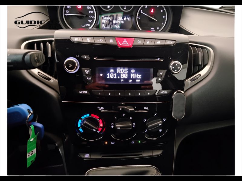 GuidiCar - LANCIA Ypsilon 2015 Ypsilon 0.9 t.air Silver ecochic metano 80cv E6 Usato