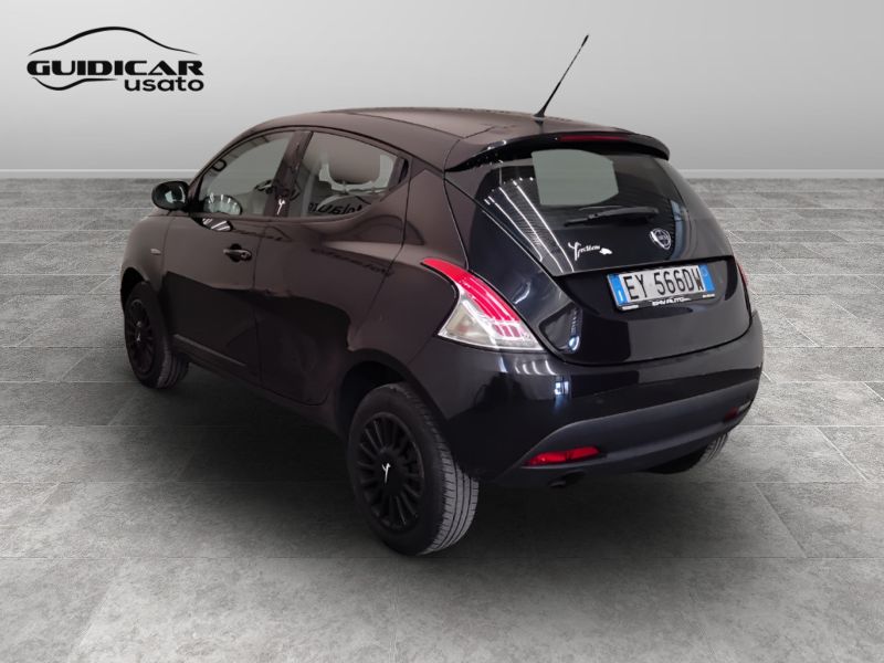 GuidiCar - LANCIA Ypsilon 2015 Ypsilon 0.9 t.air Silver ecochic metano 80cv E6 Usato